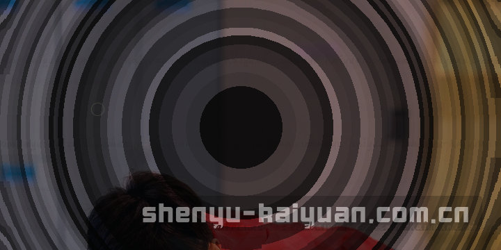 记分板红字跳动，湖人78-76领先，时钟还差2.4秒。